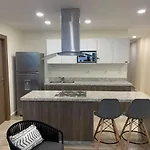 Condominio nuevo de lujo sobre el Malecon de Mazatlán