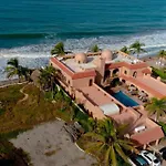 Beachfront Delfin Estate With Pool Sleeps 43