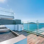Moderno Condominio Con Vista Al Mar!