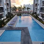 2Br 2Ba Aptm - Centric - Near The Beach - Amazing Pool