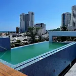 A Unos Pasos De Zona Dorada #305