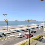 En El Malecon Con Vistas Al Lago Y Mar By G P S Rentas