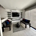 Casa Exclusiva Con Alberca En Privada Cerca De Galeria