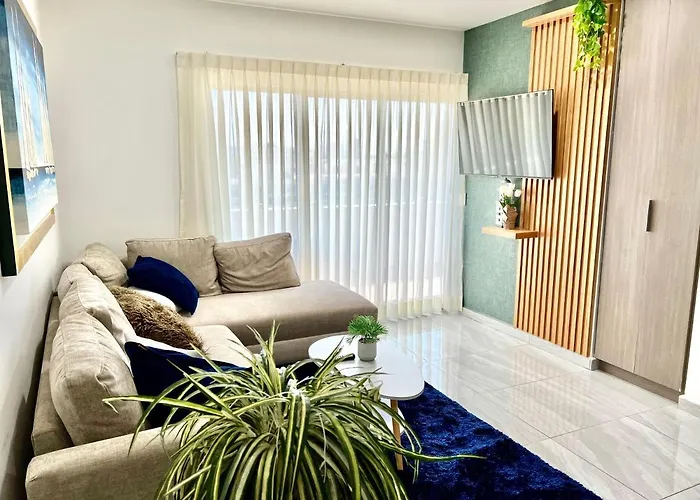 Marina Cerritos 408