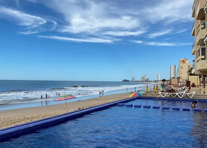 2 Bdrm - Sleeps 8 -Ocean Front -Ocean View