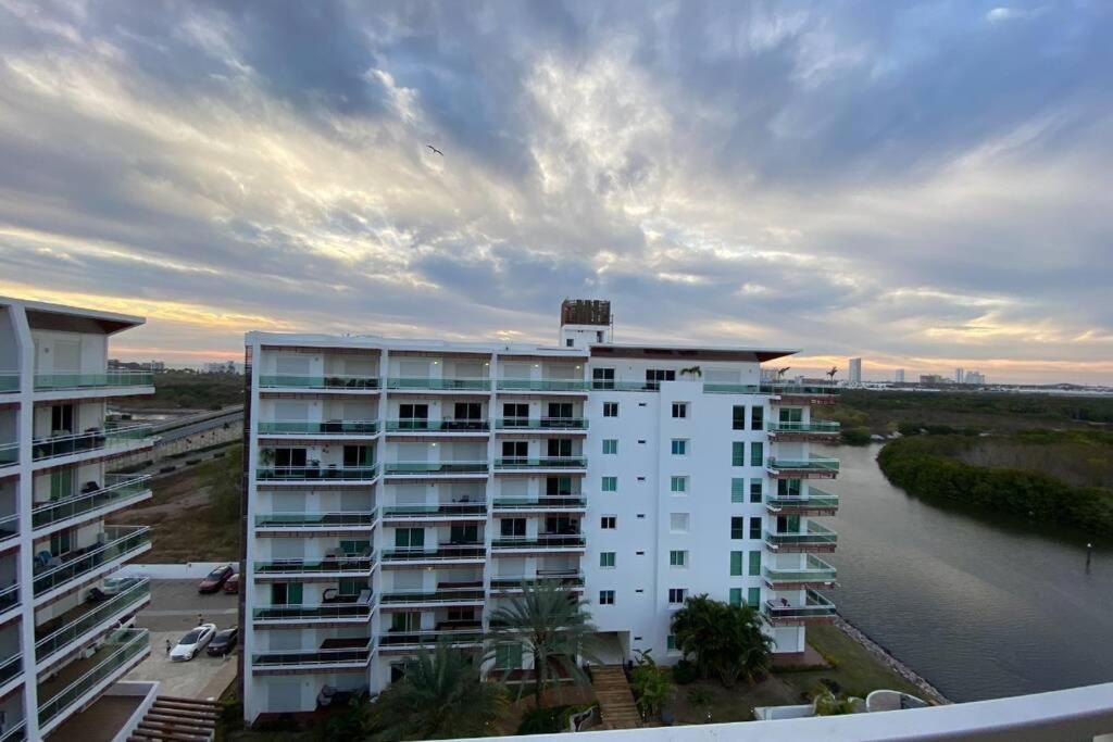 7011 2/4 Departamento Pacifika, vista a la marina Apartamento Mazatlán