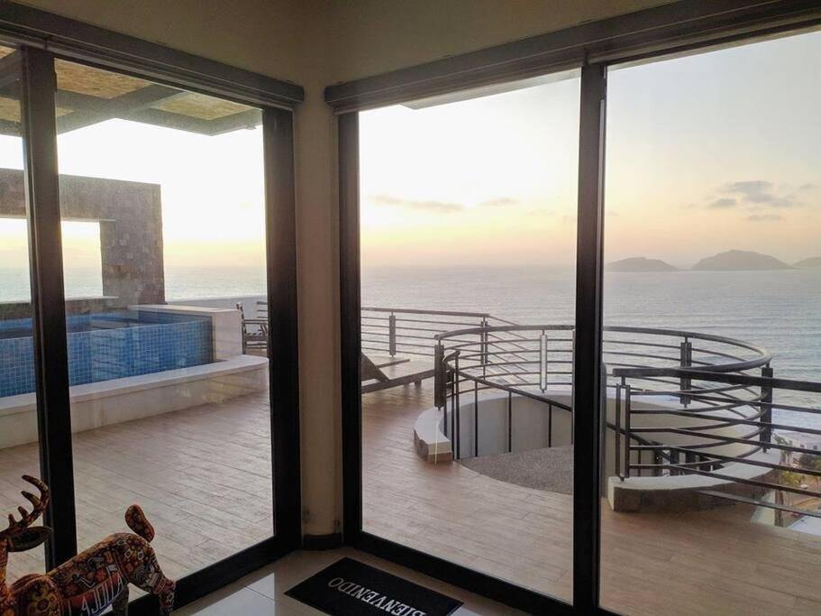 Сasa de vacaciones Lujoso Penthouse con alberca privada para 15 personas en Mazatlán, Sin.