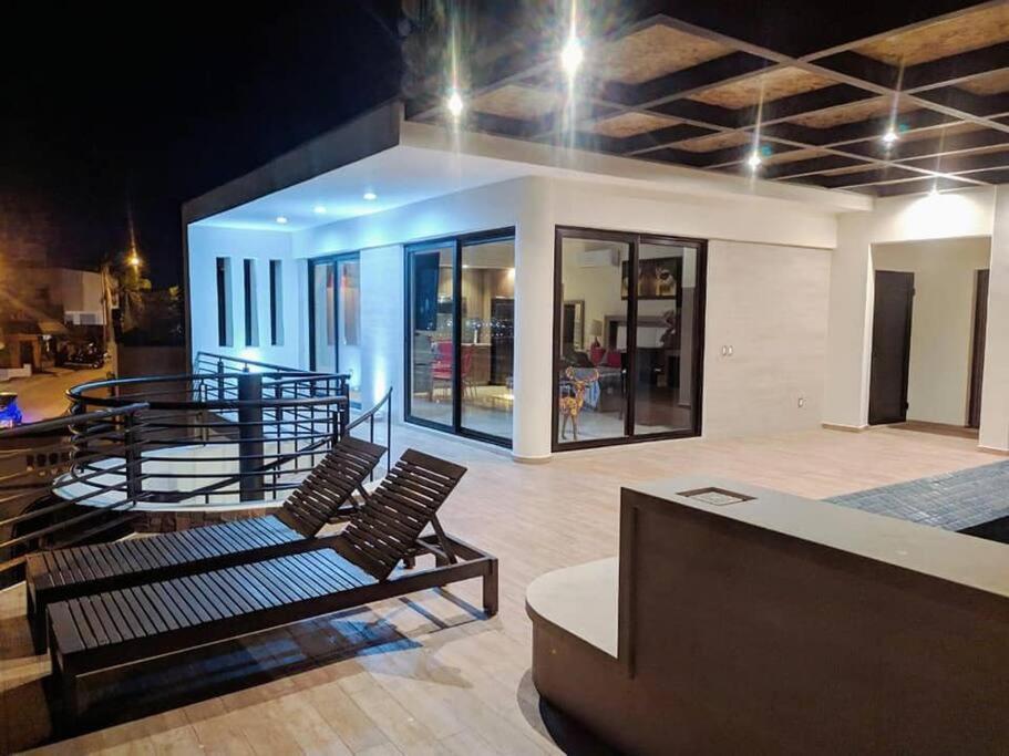 Lujoso Penthouse con alberca privada para 15 personas en Mazatlán, Sin.