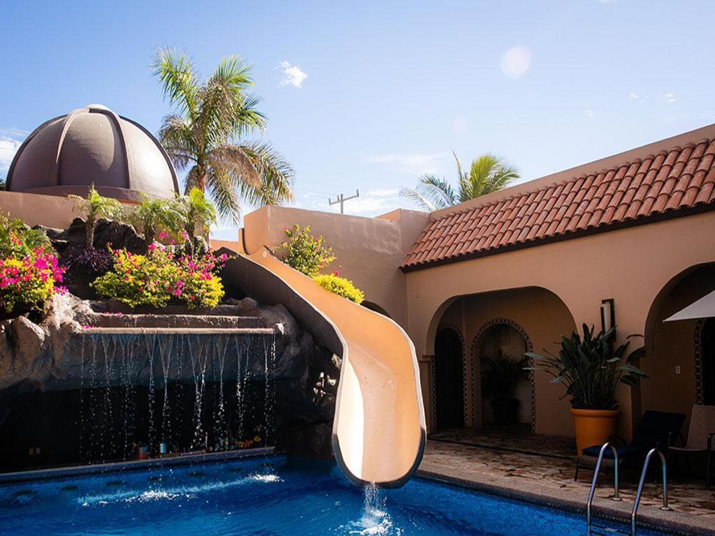 Beachfront Delfin Estate With Pool Sleeps 43 Mazatlán