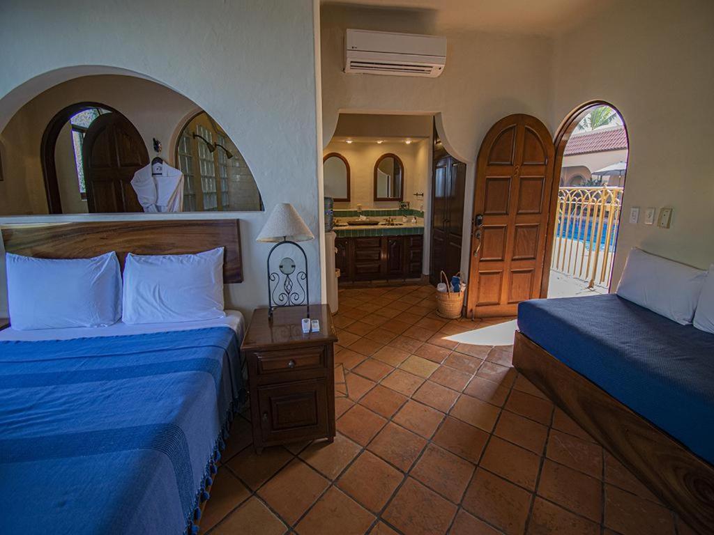 Beachfront Delfin Estate With Pool Sleeps 43 Mazatlán