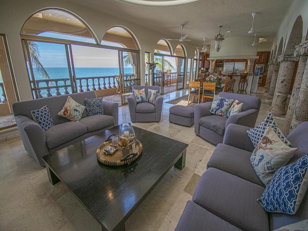 Beachfront Delfin Estate With Pool Sleeps 43 Villa