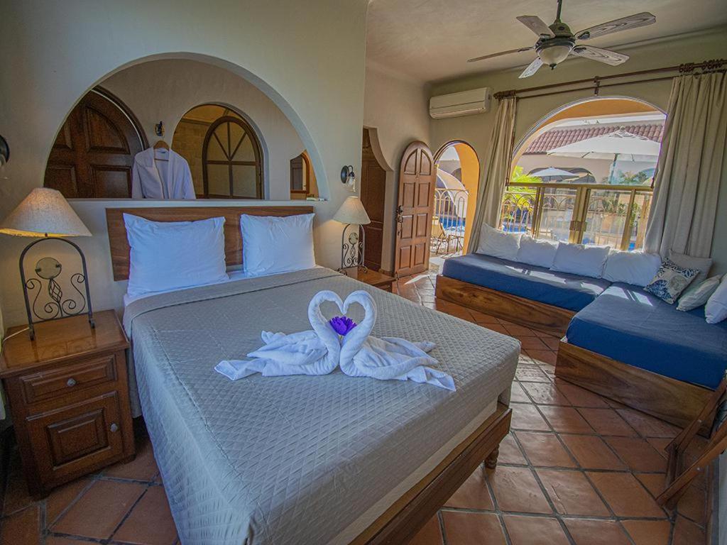Beachfront Delfin Estate With Pool Sleeps 43 * Mazatlán