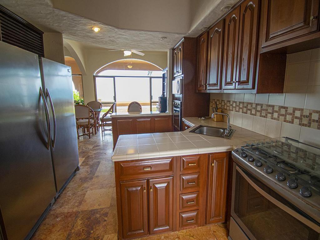 Beachfront Delfin Estate With Pool Sleeps 43 * Mazatlán
