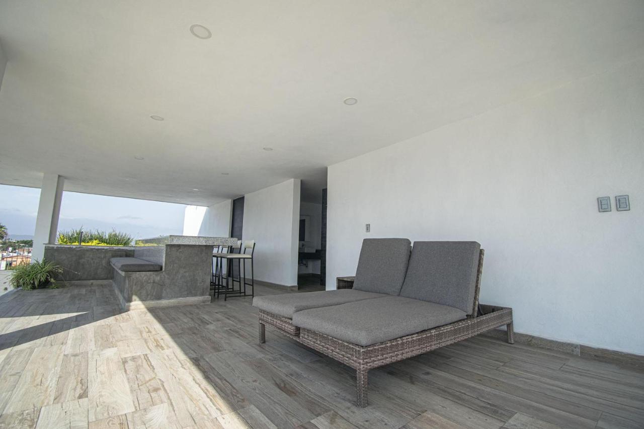Few Blocks To Plaza Machado- Roosevelt 4 *