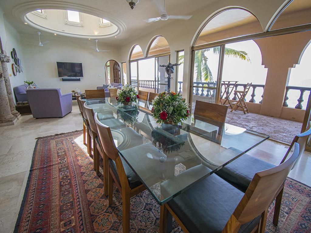 Beachfront Delfin Estate With Pool Sleeps 43 Mazatlán