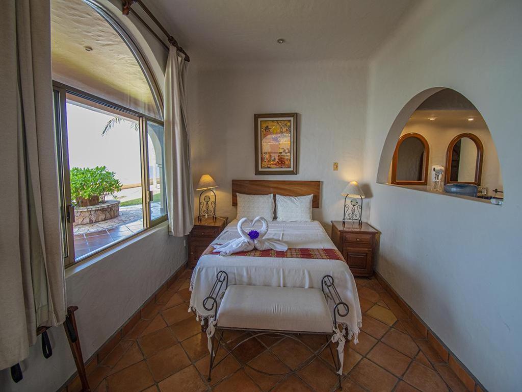 Beachfront Delfin Estate With Pool Sleeps 43 Villa *
