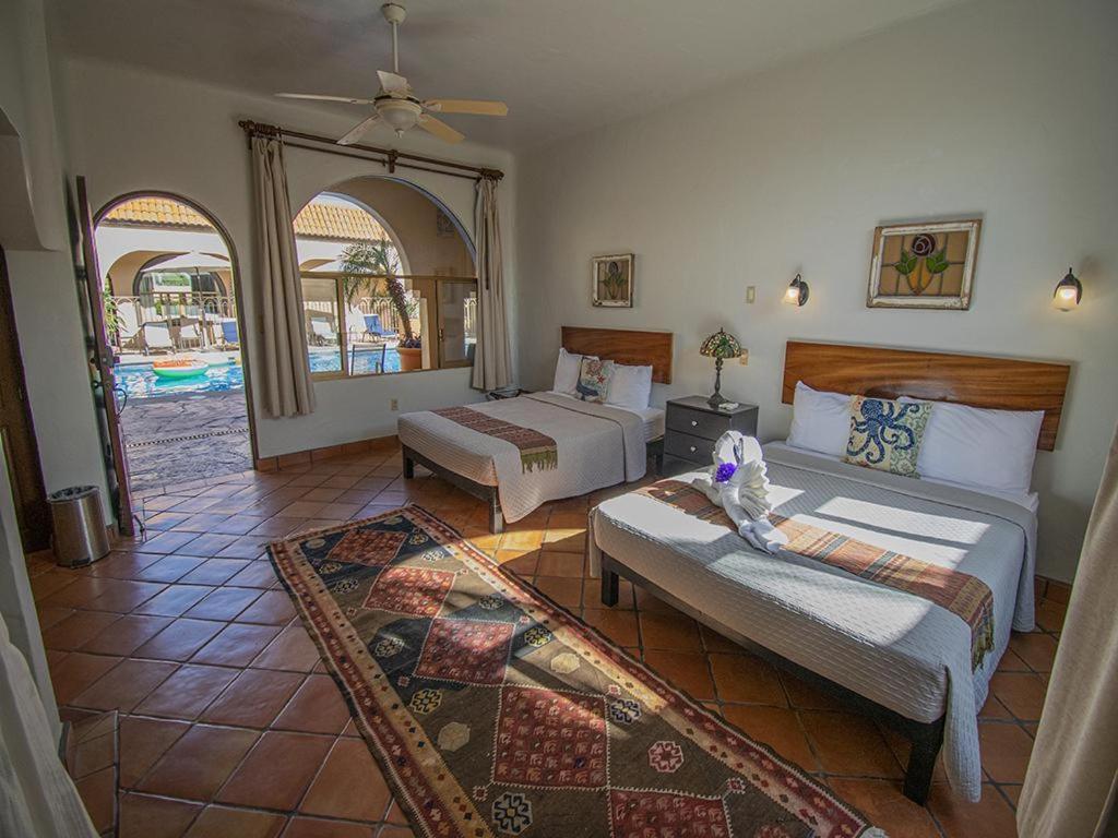 Beachfront Delfin Estate With Pool Sleeps 43 Mazatlán