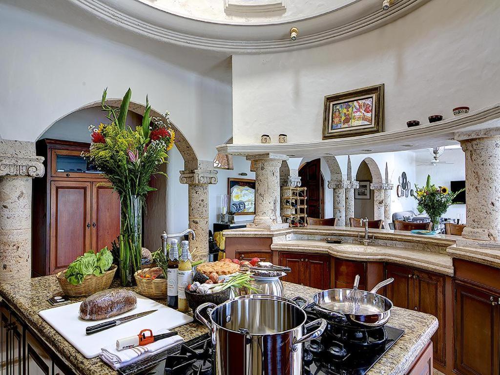 Beachfront Delfin Estate With Pool Sleeps 43