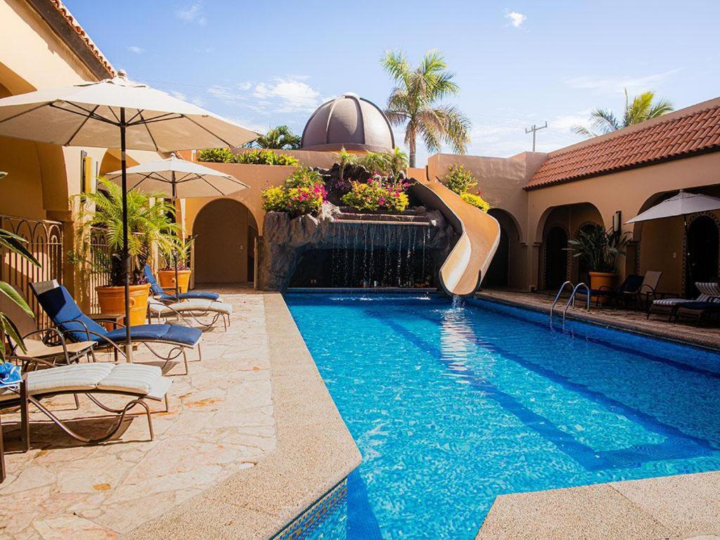 Beachfront Delfin Estate With Pool Sleeps 43 *