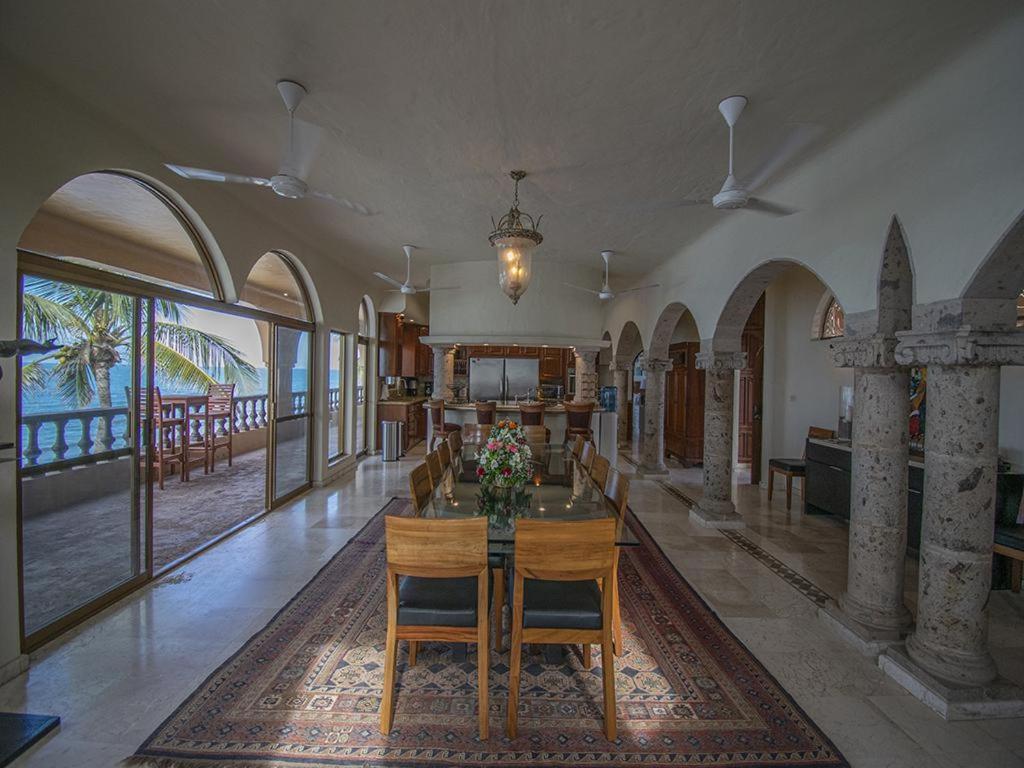 Villa Beachfront Delfin Estate With Pool Sleeps 43 Mazatlán