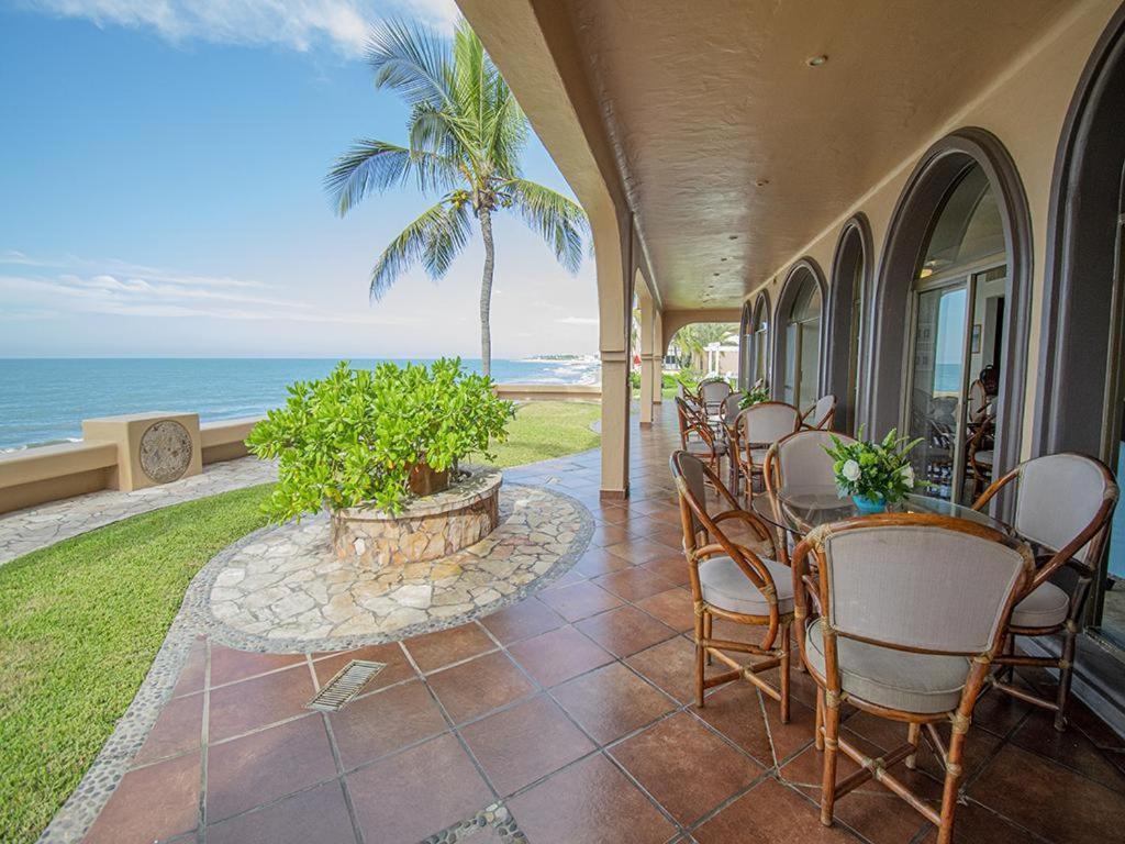 Beachfront Delfin Estate With Pool Sleeps 43 Villa