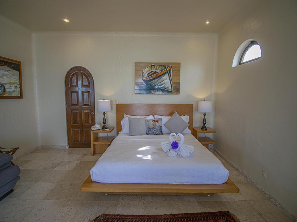 Beachfront Delfin Estate With Pool Sleeps 43 Villa *