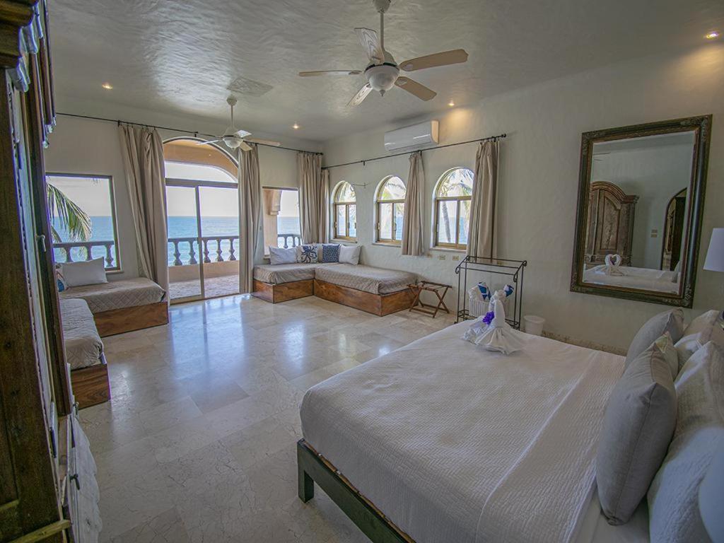 Beachfront Delfin Estate With Pool Sleeps 43