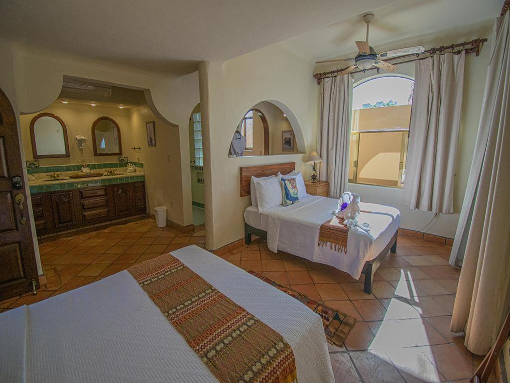 Beachfront Delfin Estate With Pool Sleeps 43 Villa