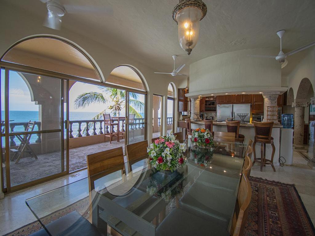 Villa Beachfront Delfin Estate With Pool Sleeps 43 Mazatlán