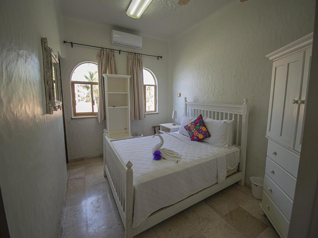 Villa Beachfront Delfin Estate With Pool Sleeps 43 *