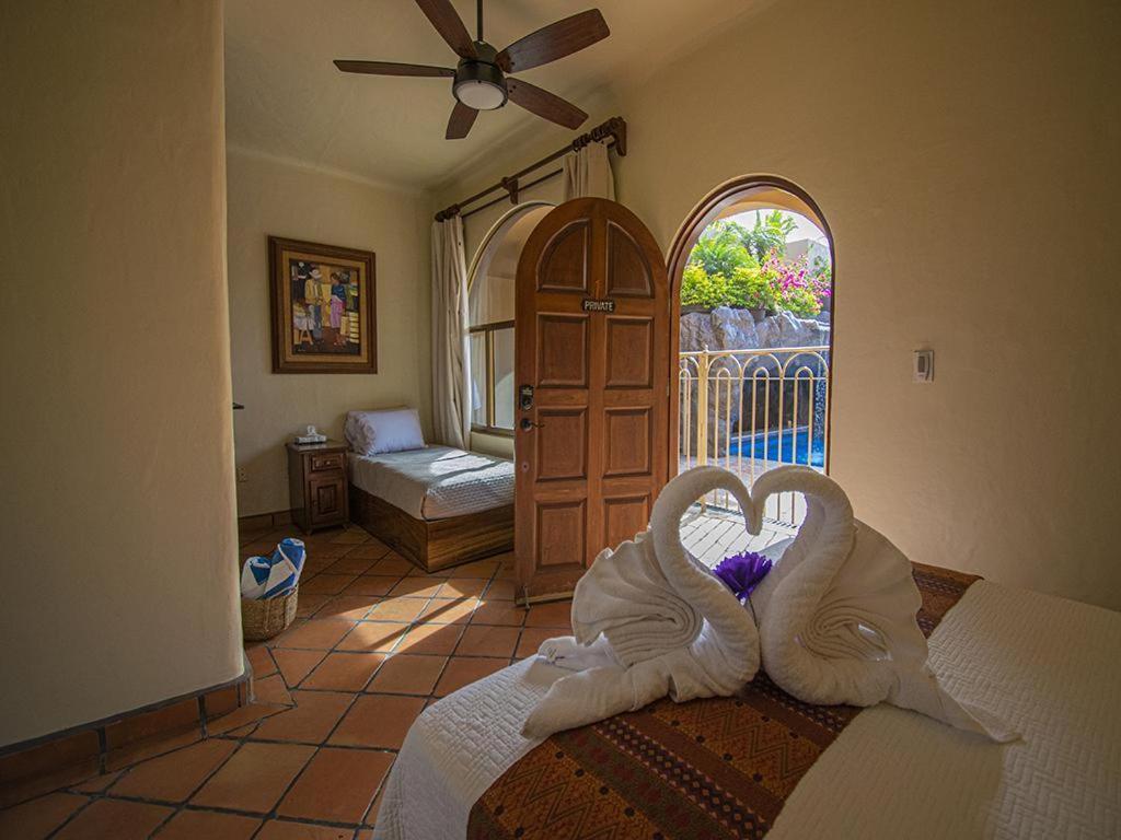 Beachfront Delfin Estate With Pool Sleeps 43 Villa *