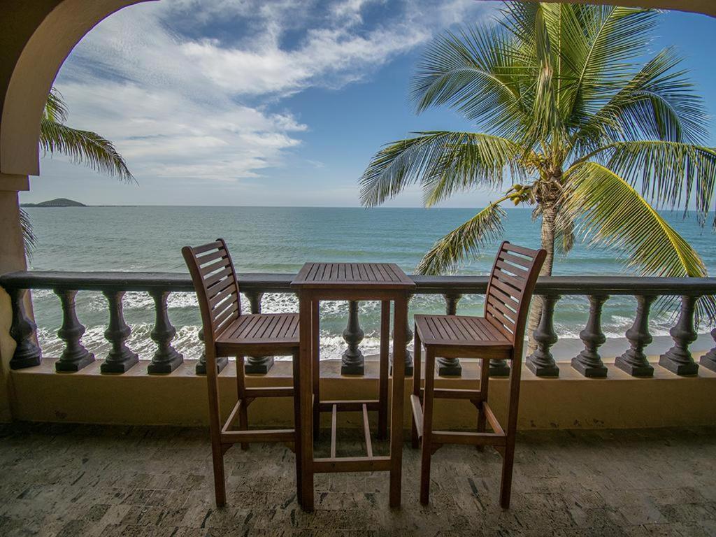 Villa Beachfront Delfin Estate With Pool Sleeps 43 *