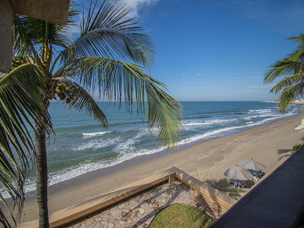 Beachfront Delfin Estate With Pool Sleeps 43 Villa