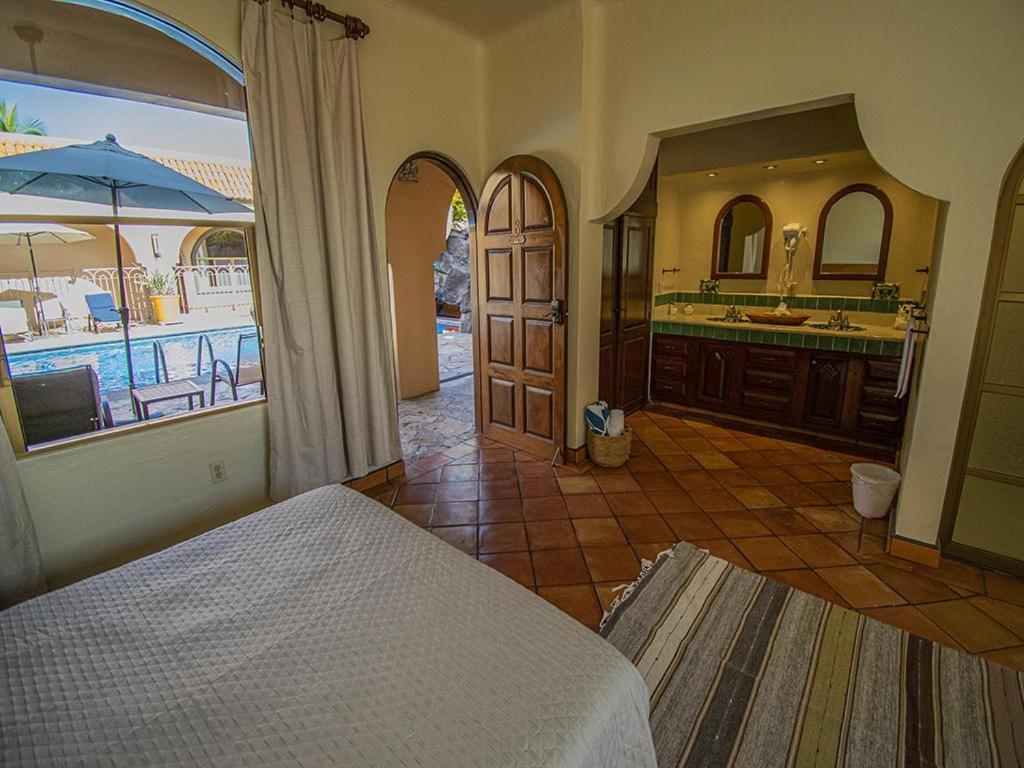 Villa Beachfront Delfin Estate With Pool Sleeps 43