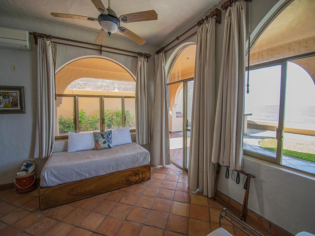 Beachfront Delfin Estate With Pool Sleeps 43 *