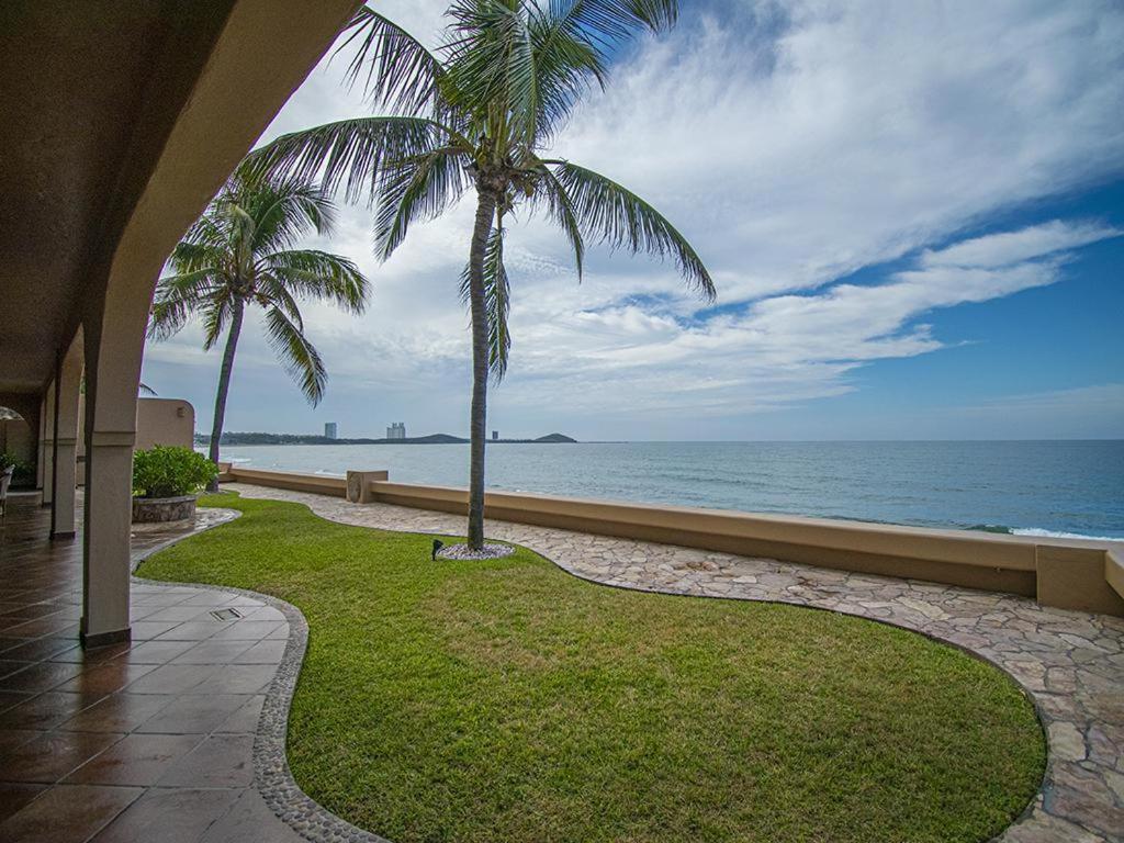 Villa Beachfront Delfin Estate With Pool Sleeps 43 Mazatlán