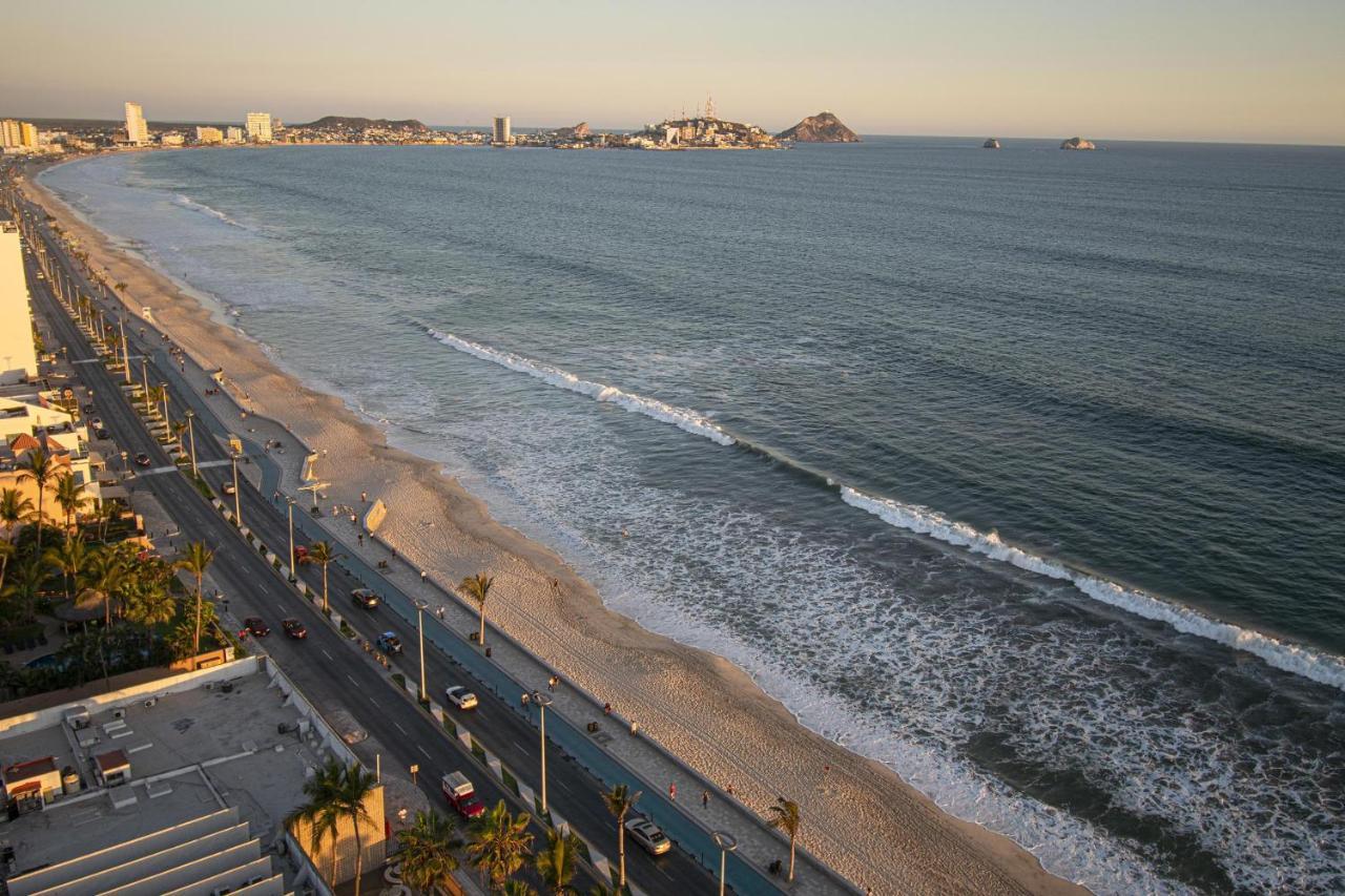 The Location On The Malecon- Horizon 1601 Apartment