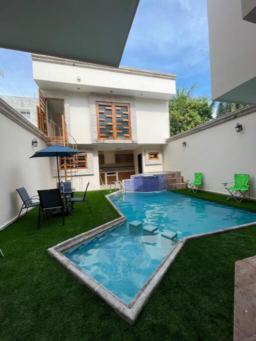 Casa Con Alberca En Excelente Ubicacion, Grupos Grandes De Personas