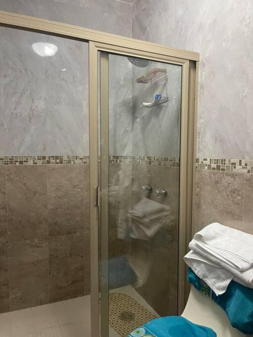 Casa Con Alberca En Excelente Ubicacion, Grupos Grandes De Personas *