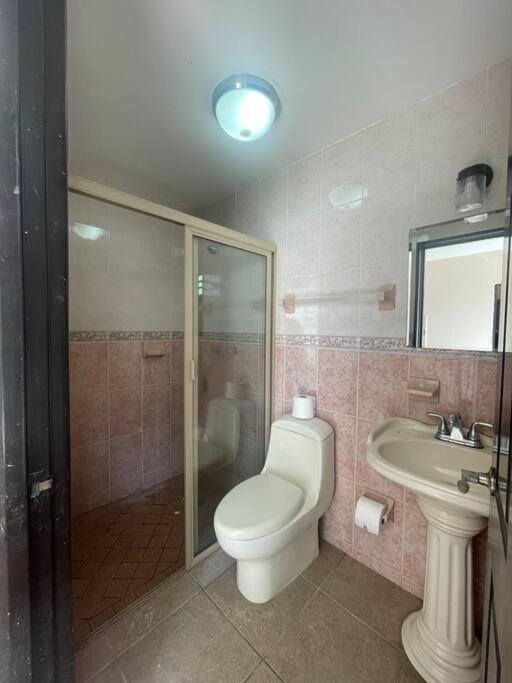 Casa Con Alberca En Excelente Ubicacion, Grupos Grandes De Personas