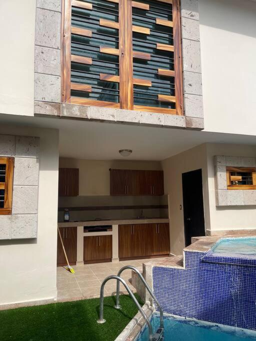 Casa Con Alberca En Excelente Ubicacion, Grupos Grandes De Personas Villa *