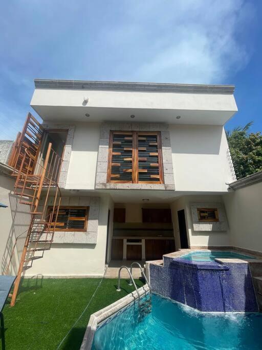 Casa Con Alberca En Excelente Ubicacion, Grupos Grandes De Personas Villa *