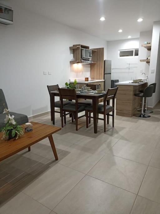 Departamento Planta Baja, A 1 Minuto De La Playa. Mazatlan