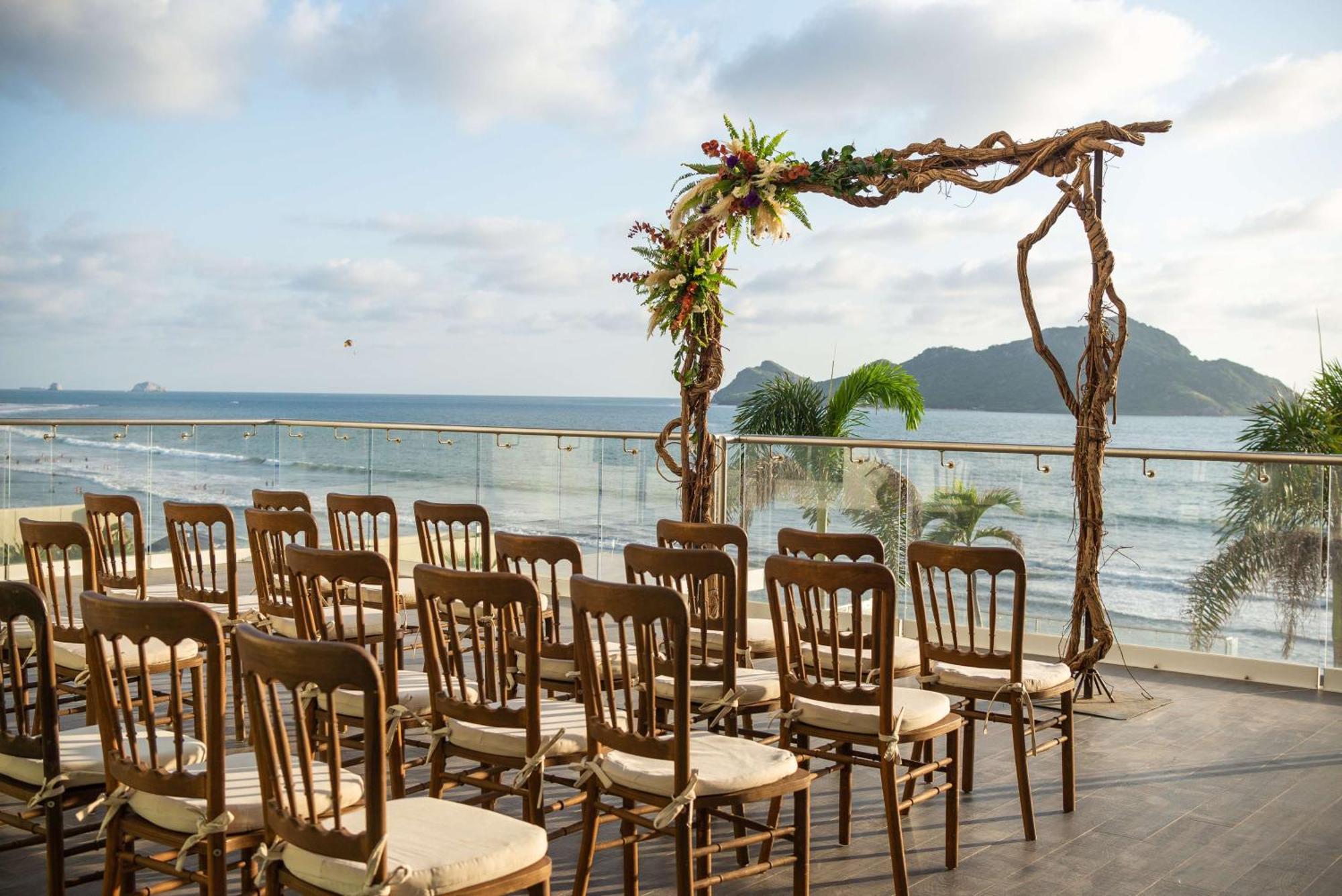 Doubletree By Hilton Mazatlan, Sin Resort