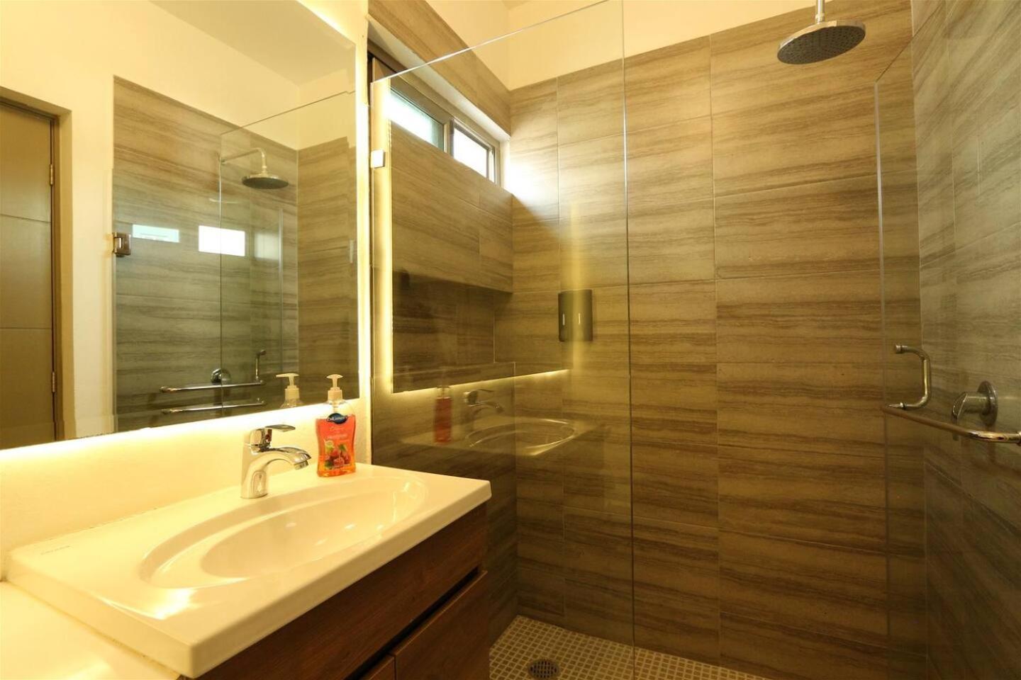 Apartamento 2br 2ba Aptm - Centric - Near The - Amazing Pool *