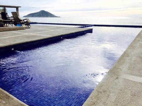2 Bdrm - Sleeps 8 -ocean Front -ocean View Mazatlán
