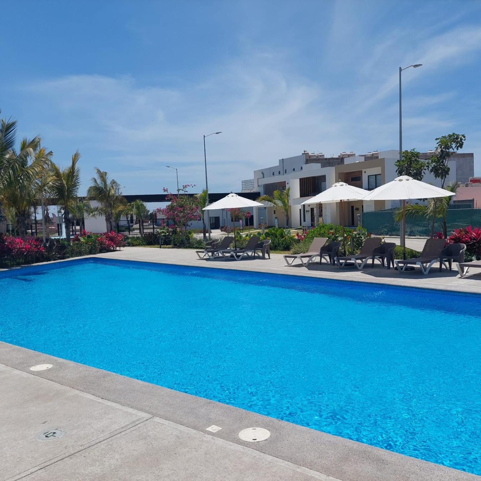 Casa Amueblada En Privada Con Alberca Apartamento