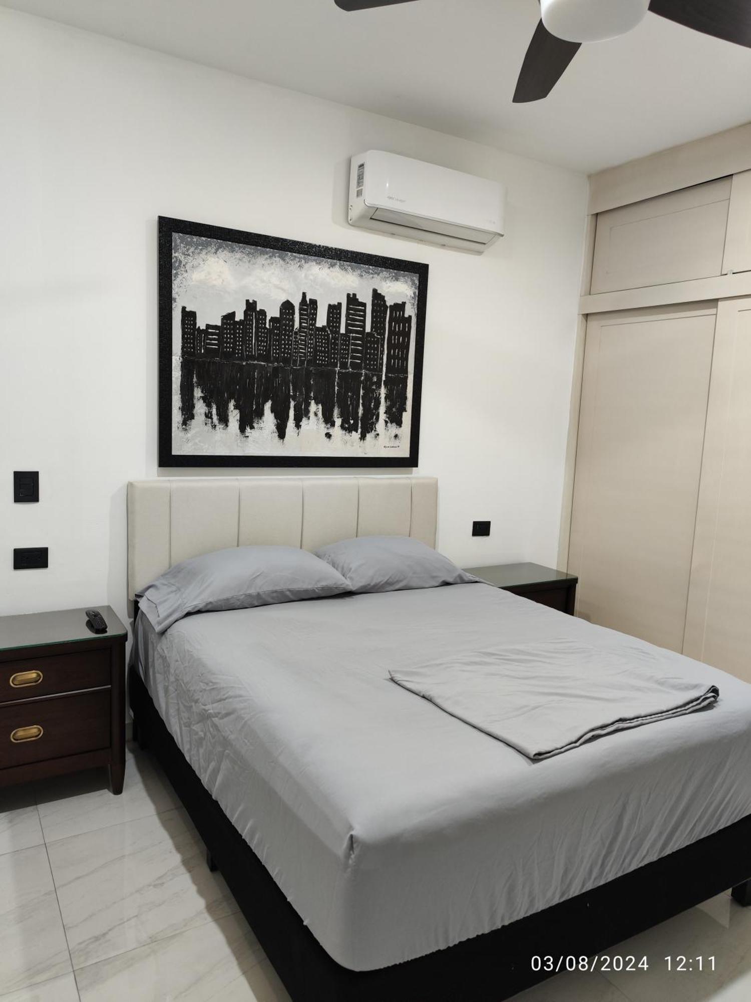 Depto De 2 Recamaras A 800 Metros Del Malecon De Apartamento *