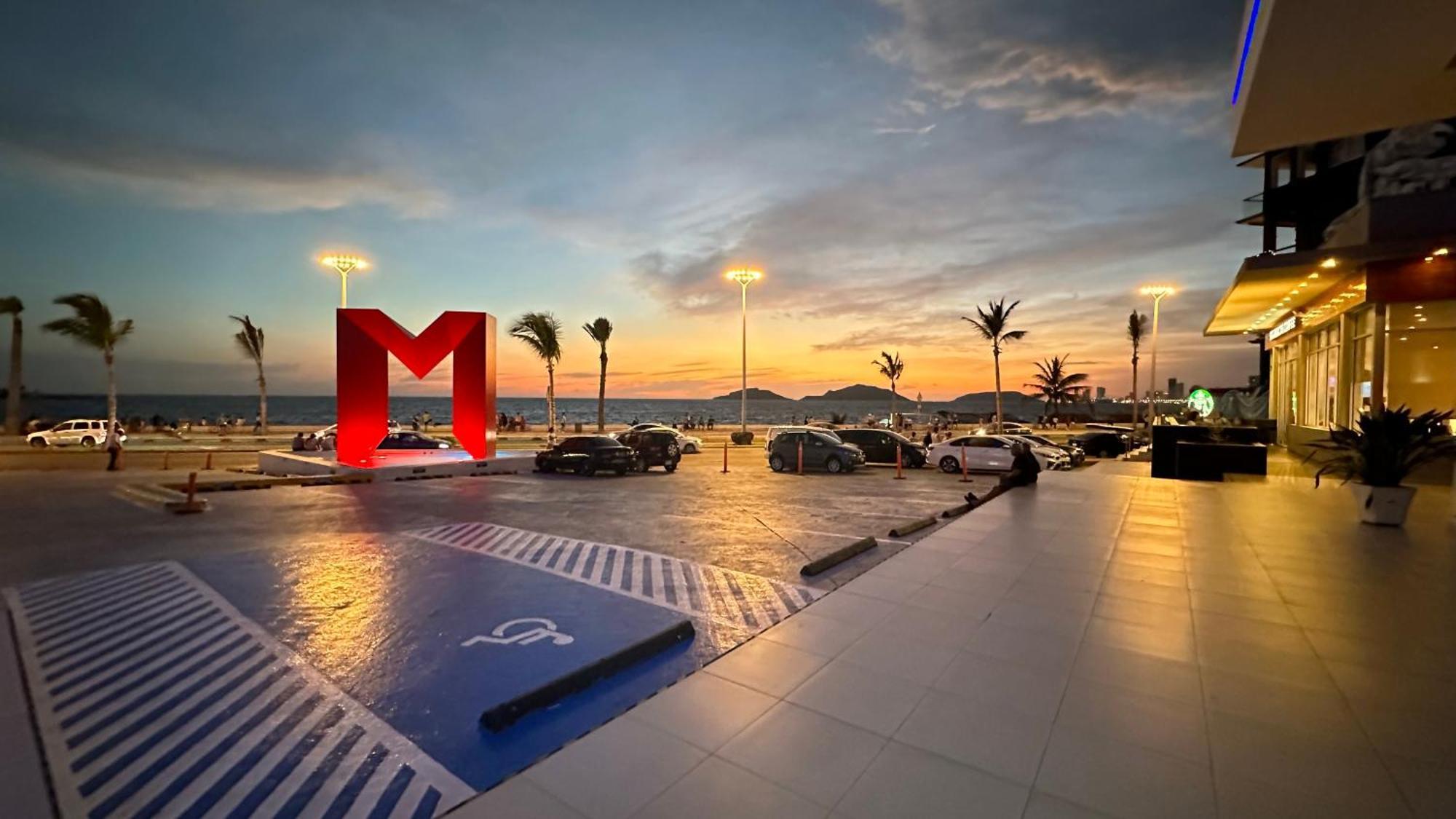 Espectacular Vista Al Mar, A Pie De Malecon * Mazatlán