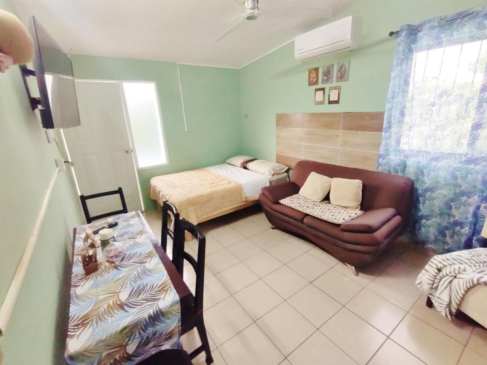 Casa Turquesa - 5 Min Malecon - 2da Planta